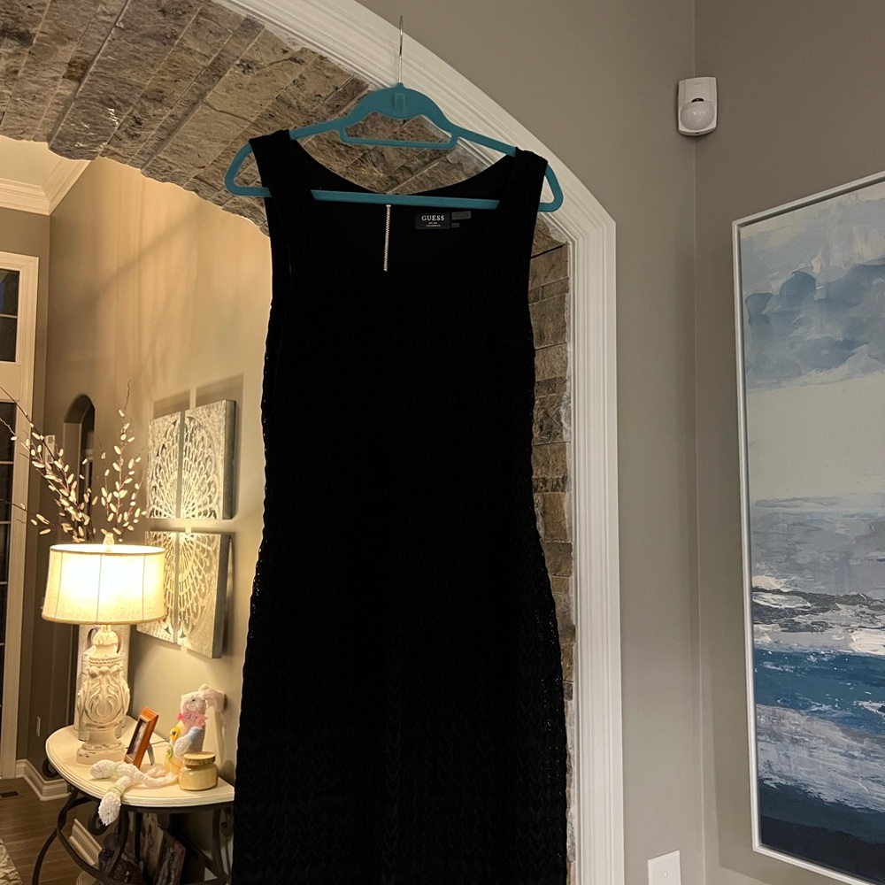 Guess women’s dress with very slimming fit sz 14
